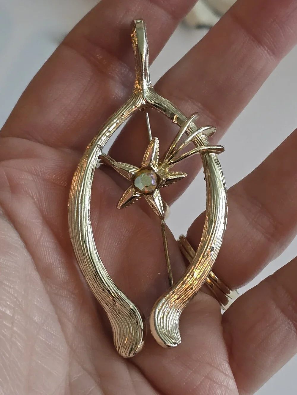 Vintage brooch wishbone